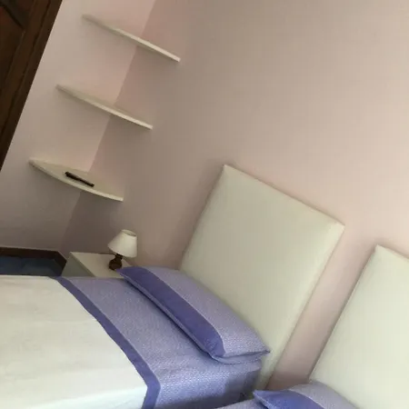 Augusta فندق مبيت وإفطار ايسكيا